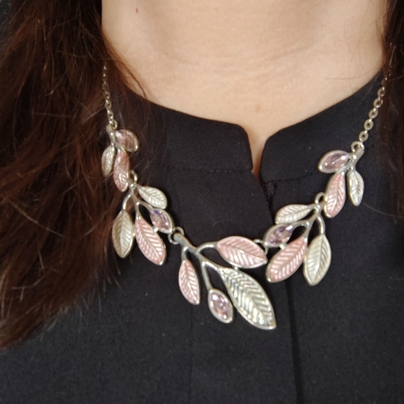 PAPARAZZI LYRICAL LEAF NECKLACE - Picture 6 of 6